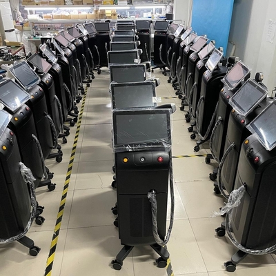 810nm 808nm Diody lodowe laserowe Maszyna 3 Wave dla ściśnięcia skóry / usuwania porów